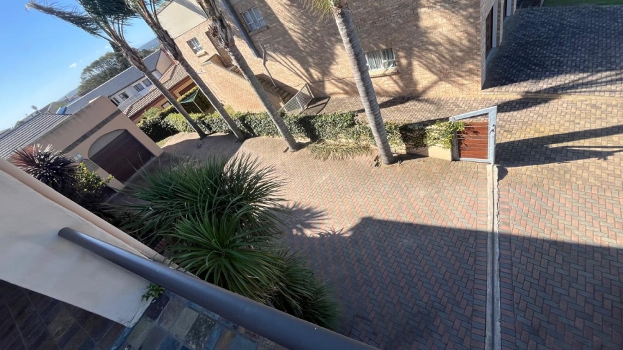 5 Bedroom Property for Sale in Wavecrest Eastern Cape